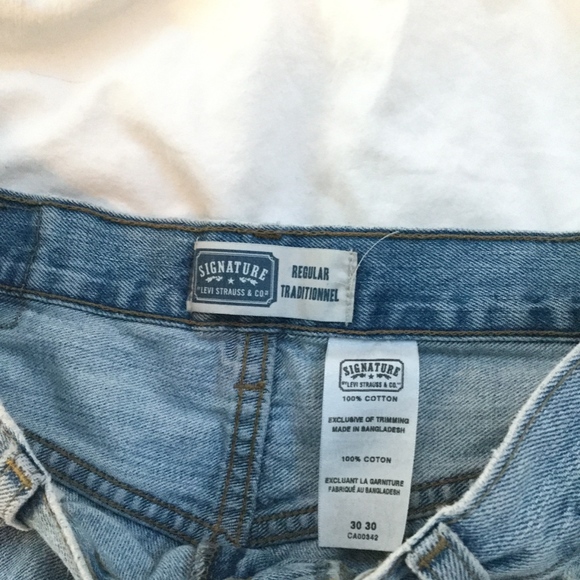 Signature Levi Jean Shorts - Picture 2 of 3